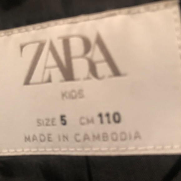 Zara blazer/ suit jacket size 5 - fully lined 2 buttons with lapel- flap pockets - Picture 2 of 8